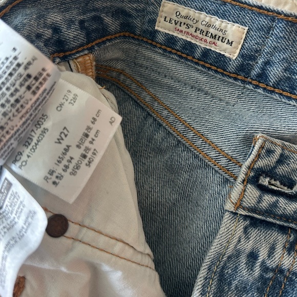 Levi’s 501 frayed denim jean shorts - Picture 3 of 7